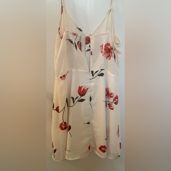 White Floral Print V-Neck Dress - Picture 2 of 6